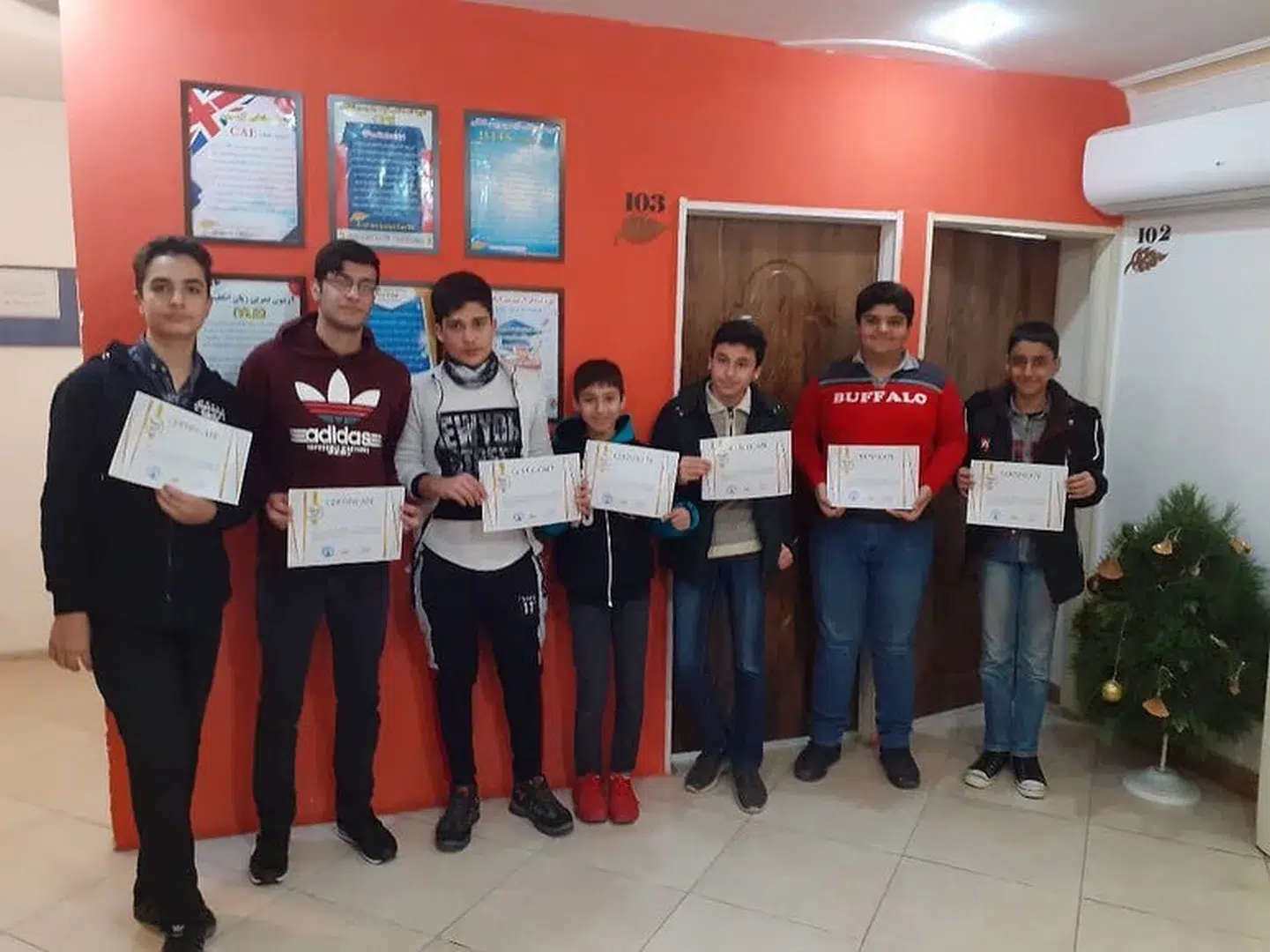 آموزشگاه زبان انگلیسی در شهرک واوان 2 عکس از آموزشگاه زبان عرش محله واوان- محله یار